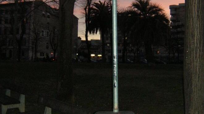 Spaccia cocaina in piazza Magenta, arrestato ventenne dalla polizia