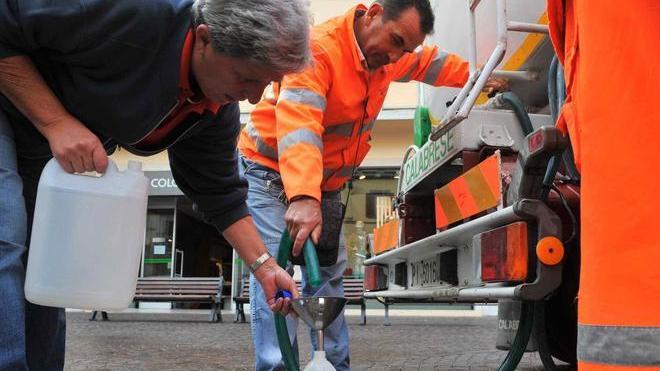 Fango entra nella rete idrica, acqua non potabile in tutta Pitigliano