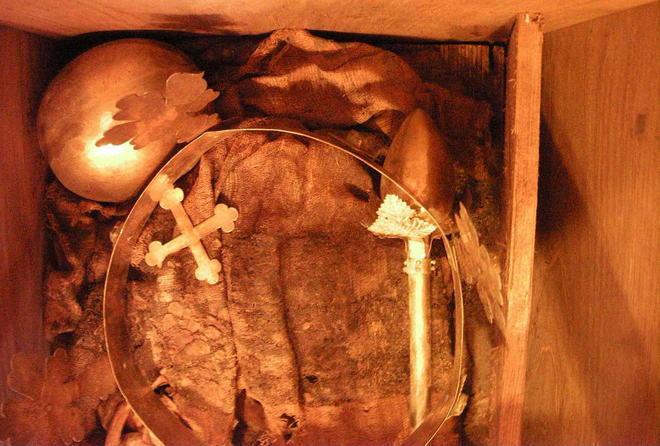Aperto il sarcofago di Enrico VII 