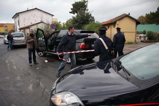 Spari al Varignano, il pm riduce le accuse contro i Saetta 