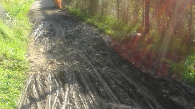 La ciclabile è una distesa di fango