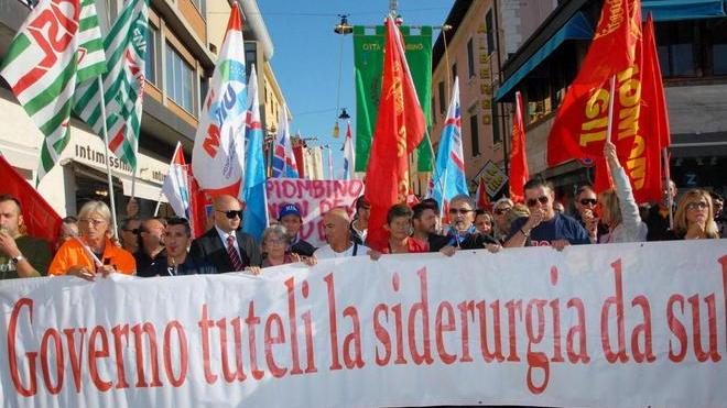 Oggi di nuovo in corteo per salvare l’altoforno