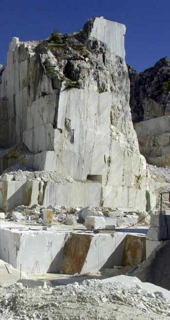 “Evasione plurima”: l’ipotesi di reato per la Procura 