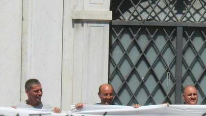 «Paghiamo noi gli stipendi arretrati»