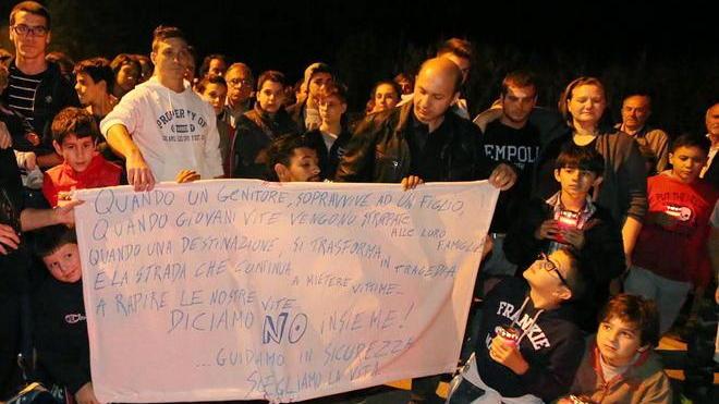 In mille alla fiaccolata «Basta vittime sulla 429»