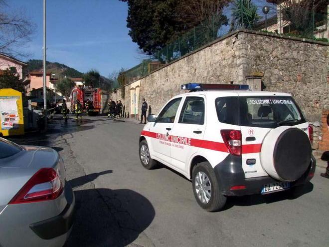 Fa guidare il suo furgone al figlio di sette anni