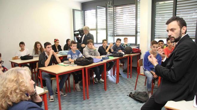 A Prato classi con solo studenti cinesi che non conoscono l’Italiano