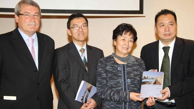 Presentazione in Provincia del primo libro sui cinesi di Prato