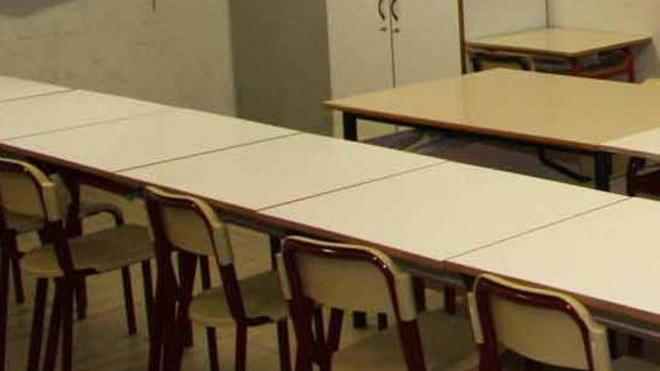 Scuola evacuata per una forte scossa, ma non è il terremoto