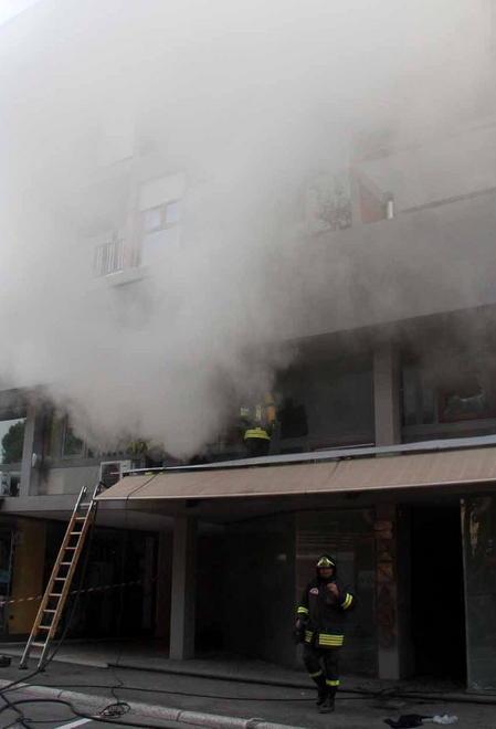 Incendio nel negozio “Il Banano” 