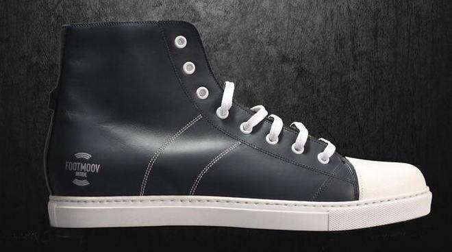 Footmov la scarpa per giocare con il proprio smartphone