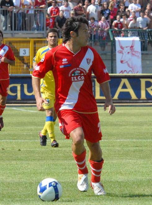 Maglia avversaria per l’ex biancorosso amato dalla curva 