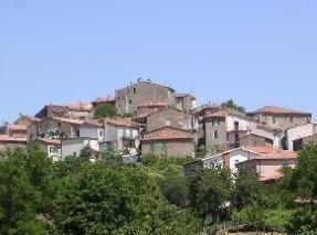 Più posti al camposanto e mura accessibili a tutti 