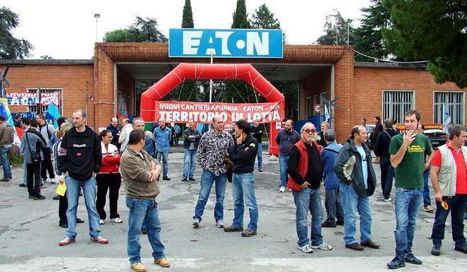  Eaton, il piano non c’è gli operai si arrabbiano 