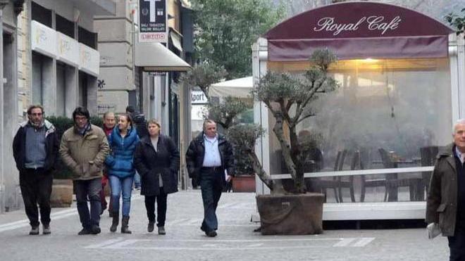 «Commercianti di Carrara siate un po’ più cortesi»