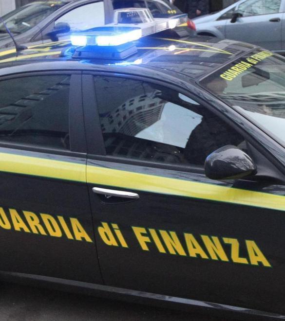 La Finanza blocca gli abusivi