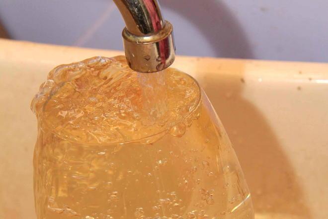 Acqua sporca dal rubinetto Protesta al Marco Polo
