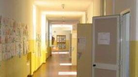 Trema la parete, scuola evacuata