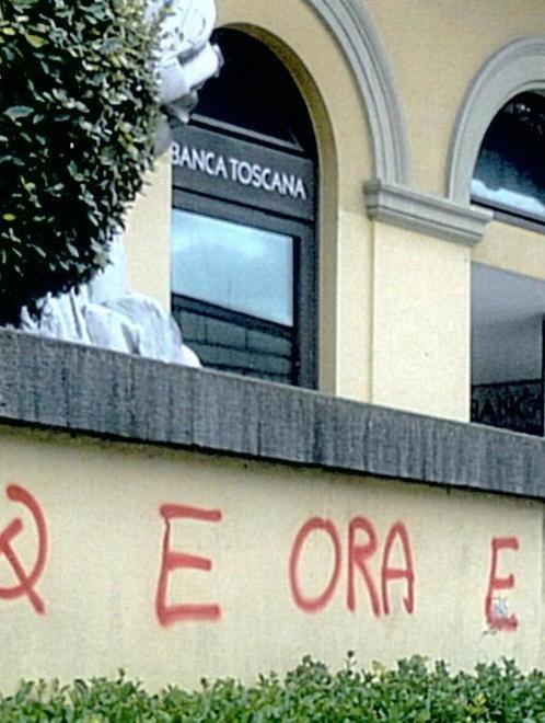 «Cosa aspettano a togliere quella scritta scurrile»