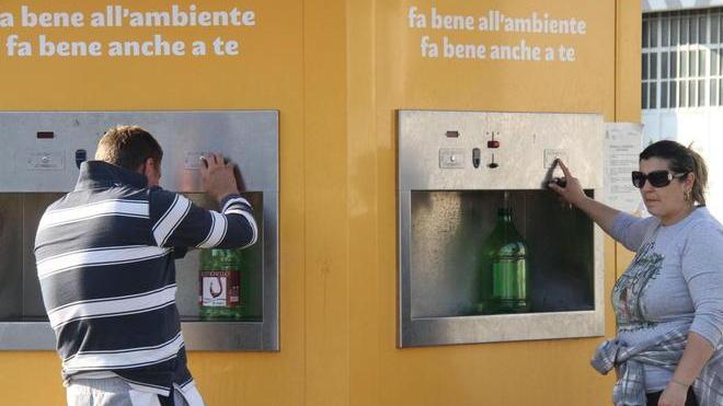Acqua gratis, il terzo fontanello apre in via Taro ai Ciliani