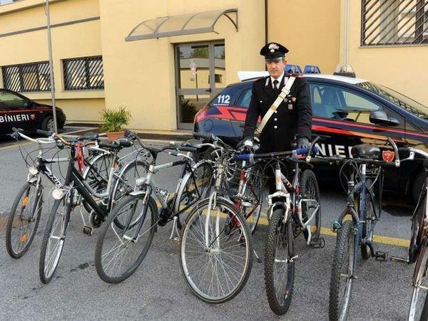 Arrestato uno studente universitario spagnolo: stava rubando una bici 