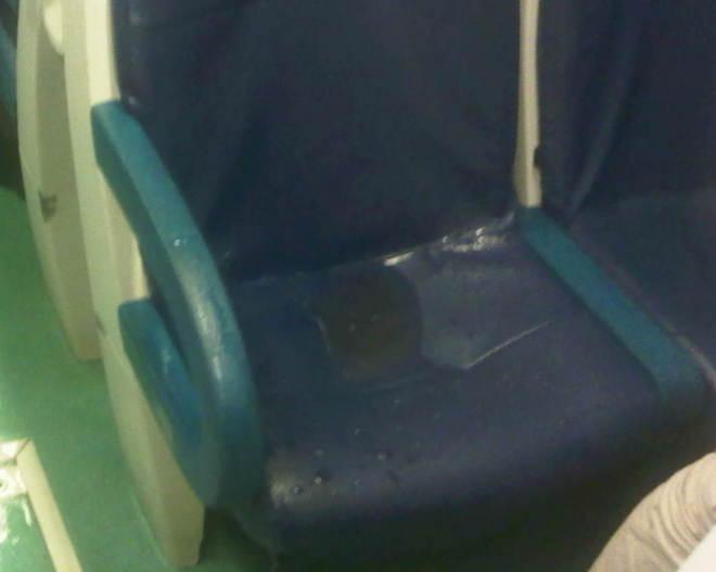 Prato, pioggia scura dentro il vagone del Firenze-Viareggio 