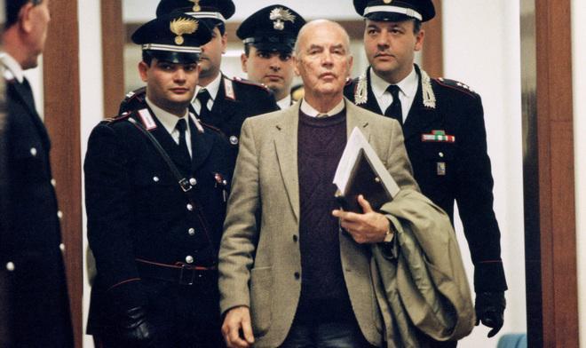 Consiglio comunale aperto sul “testamento” di Priebke 