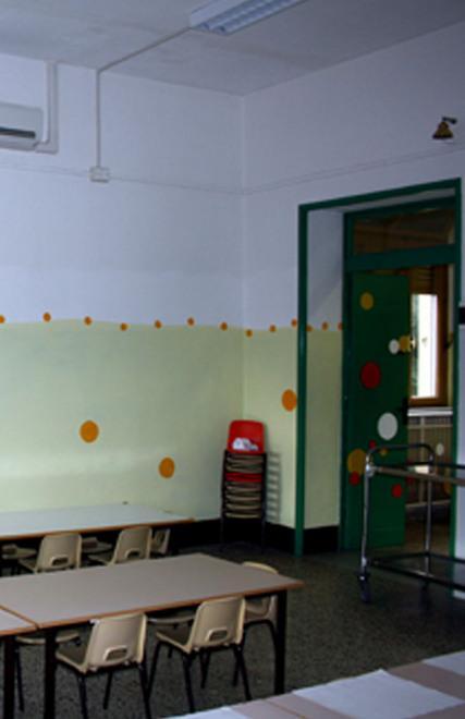 Mamme e papà si trasformano in imbianchini della scuola