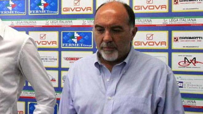 Tensione in serata, i tifosi contestano la squadra