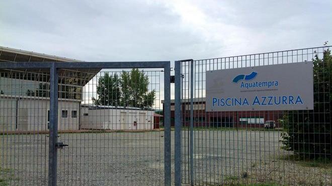 Raccolte 1200 firme per salvare la piscina Azzurra