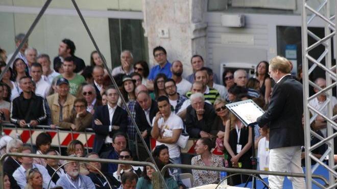 Lombardi chiama Segrate «Anteprime rimane qui»