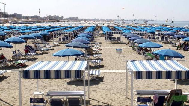 Il sindaco difende i balneari «Inutile caccia alle streghe»