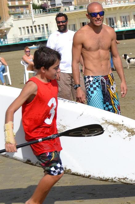 Ricky, solo 12 anni ma già un campione con la tavola da Sup 