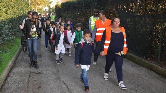 Il bimbo a scuola? Lo accompagniamo noi con Piedibus