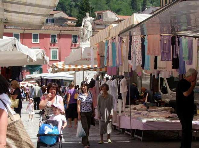Il mercato del lunedì verso il taglio di 50 banchi 
