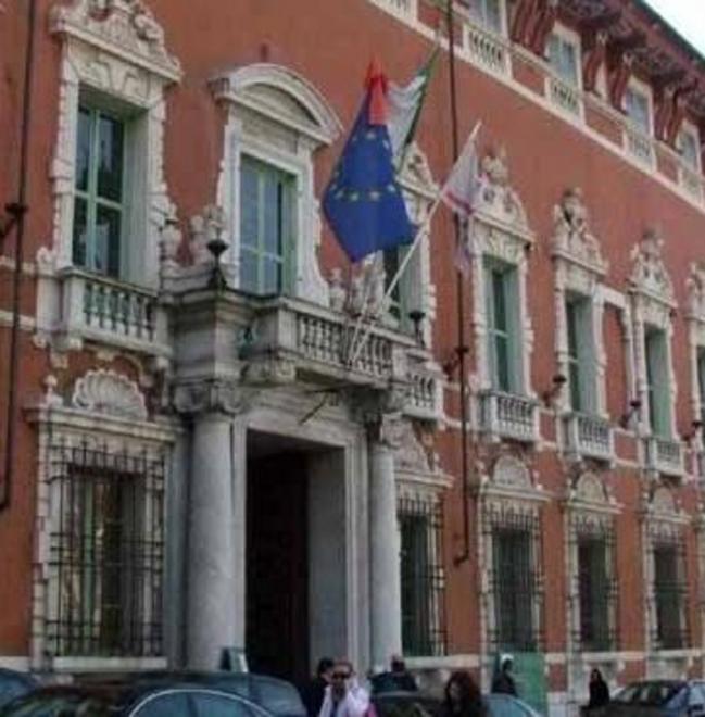 La Provincia vende appartamenti e fondi in piazza Mercurio 