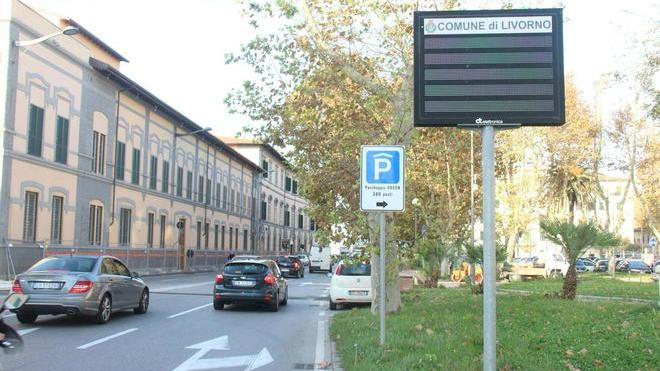 I display del Comune sono spenti