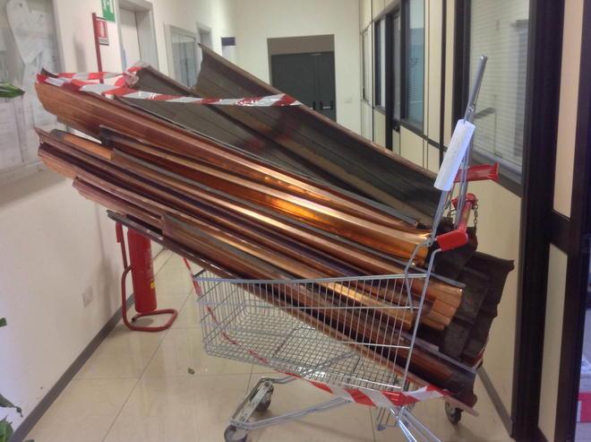 In giro con un carrello pieno di rame: denunciato 