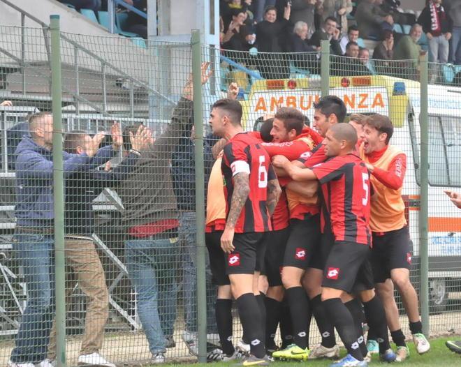Lucchese, le intemperanze di alcuni tifosi portano alla squalifica del campo 