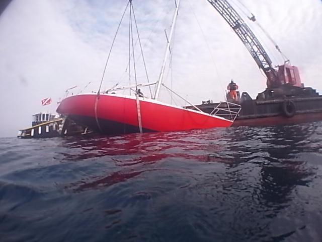 Recuperata la barca affondata domenica al Calambrone 
