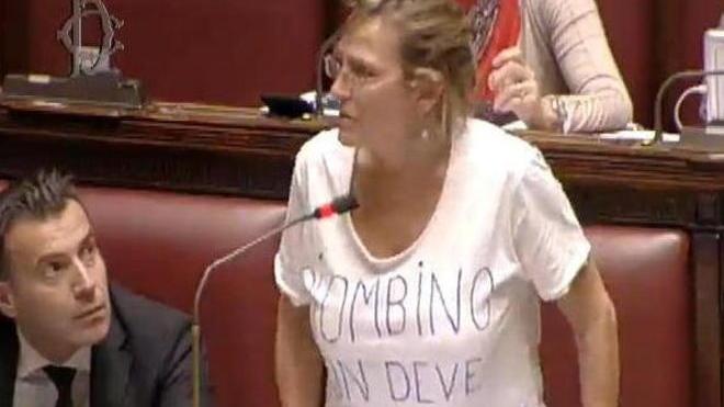 Alla Camera con la t-shirt “Piombino non deve chiudere”