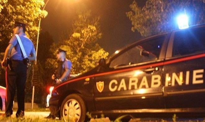 Ruba un I-phone per la ragazza: denunciati