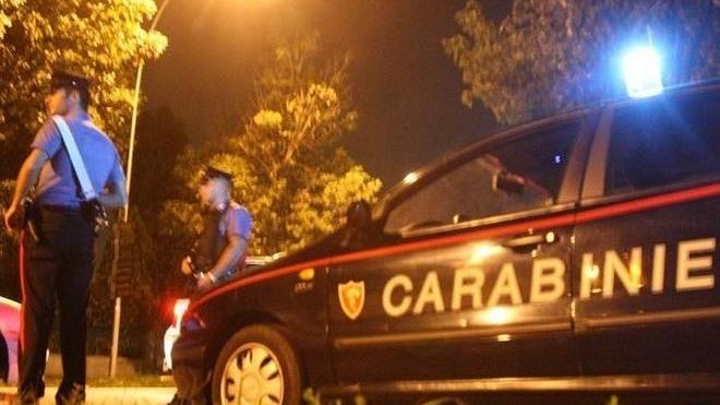 Ruba un I-phone per la ragazza: denunciati