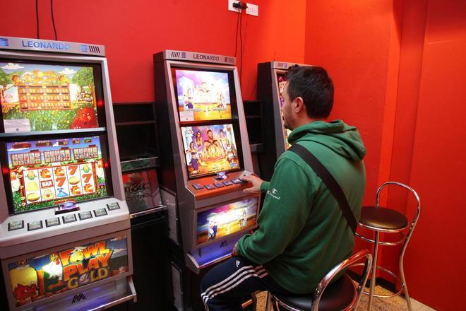 Rubate tre slot machine in un fast food di via Borgioli a Chinatown 