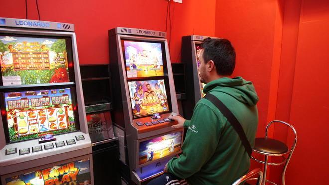 Rubate tre slot machine in un fast food di via Borgioli a Chinatown