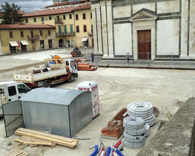 Prato, niente regalo di Natale, la nuova piazza delle Carceri riaprirà in primavera 