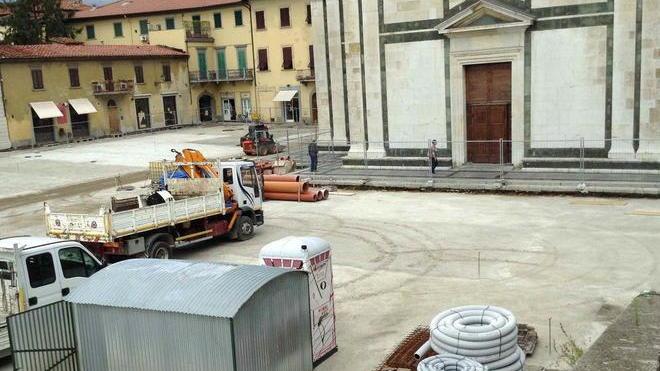 Prato, niente regalo di Natale, la nuova piazza delle Carceri riaprirà in primavera