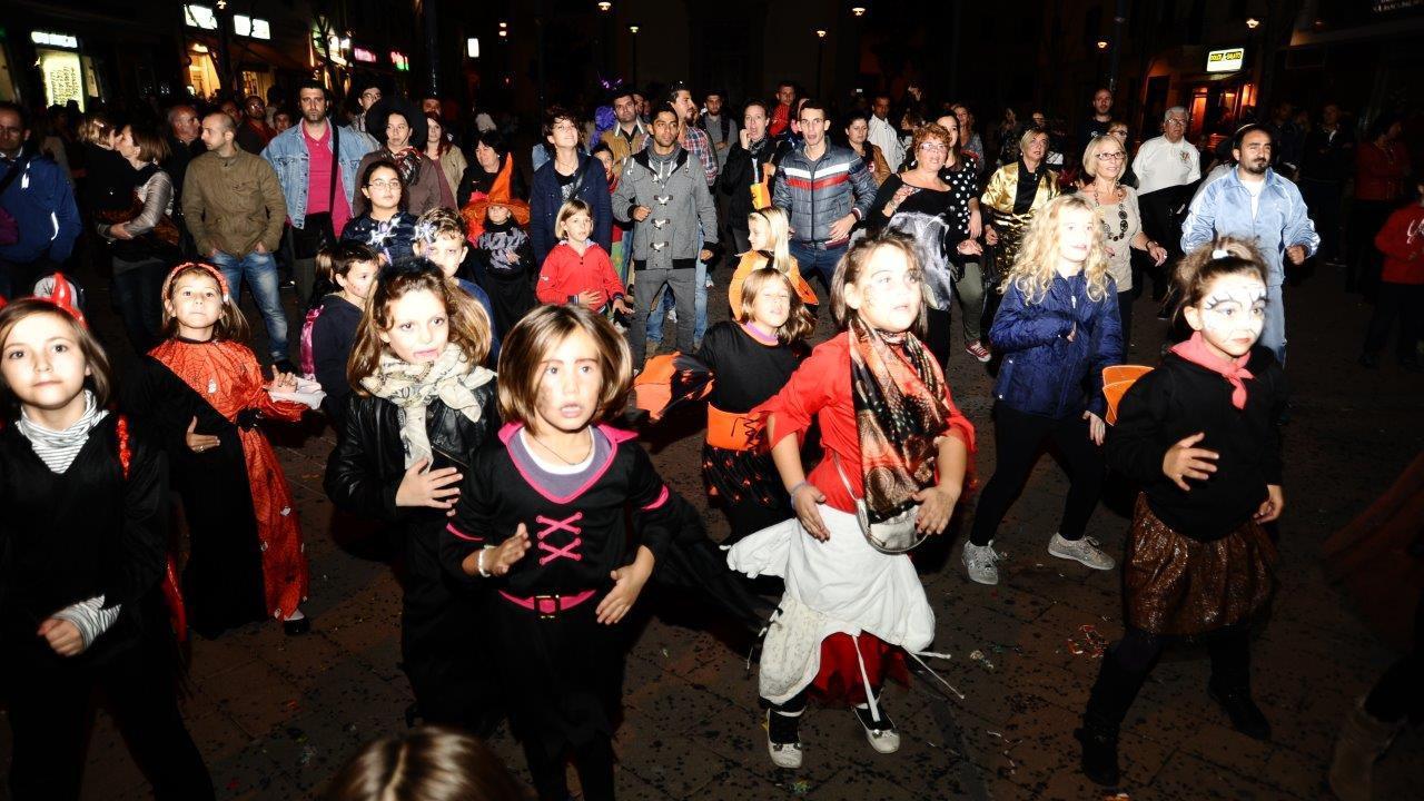 Gran festa, Cecina scopre Halloween, canti e balli nel segno della zucca
