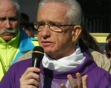 Don Paolo striglia l’amico sindaco: «Basta con i tentennamenti, ora devi correre» 