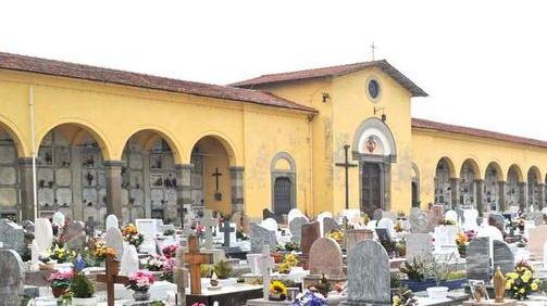 Lavori in corso nei cimiteri quarratini
